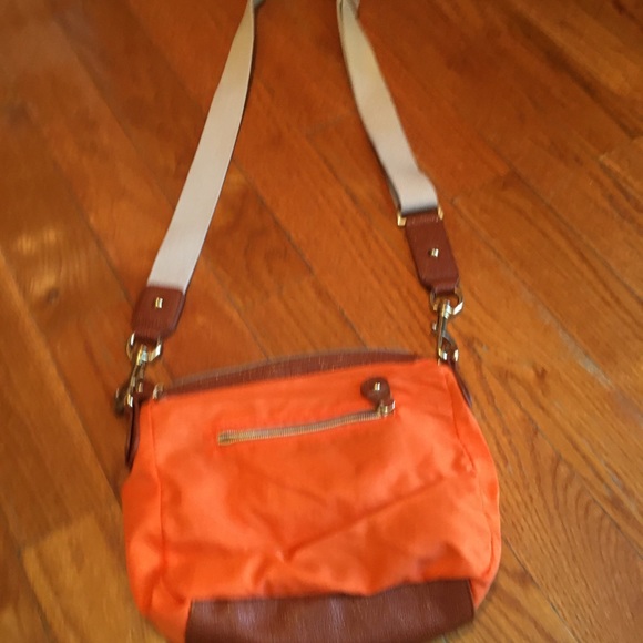 Cross body gently used - Picture 3 of 5